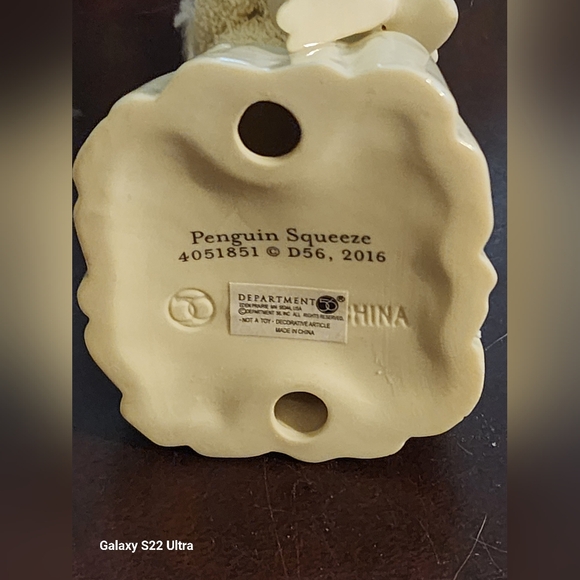 Dept.56 Snowbabies Penguin Squeeze - Picture 2 of 2
